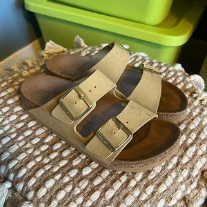 Birkenstock Arizona Vegan Latte Cream - Women's 38